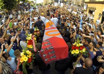 VIDEO : Les Laziali célèbrent les funérailles de la Roma