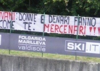 Les tifosi du Napoli ont la dent dure contre Cavani