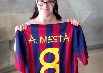 Une supportrice malade stylise le maillot du Barça