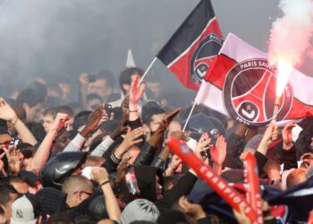 PSG : 12 supporters interpellés à Saint-Étienne