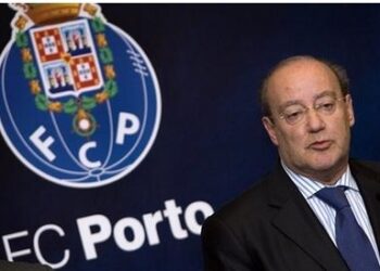 Porto : Le président s’oppose à une sortie par porte dérobée