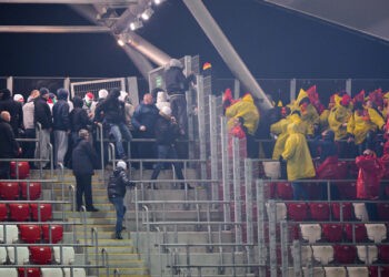 Legia Varsovie-Jagiellonia Bialystok interrompu suite à des affrontements entre supporters