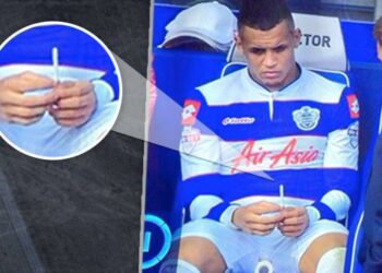Un joueur de QPR sort une cigarette sur le banc
