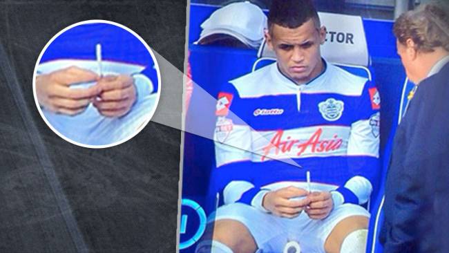 Un joueur de QPR sort une cigarette sur le banc
