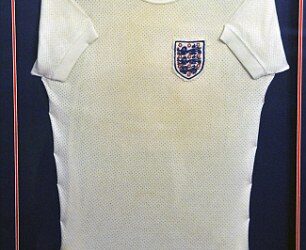 Le maillot porté par Booby Moore lors de la coupe du monde 1970 mis aux enchères