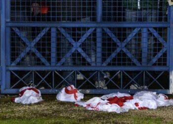 Les joueurs de Padoue retirent leur maillot sur ordre des ultras