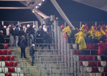 Legia Varsovie-Jagiellonia Bialystok interrompu suite à des affrontements entre supporters