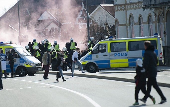 Helsinborg-Djurgården suspendu après la mort d&rsquo;un supporter
