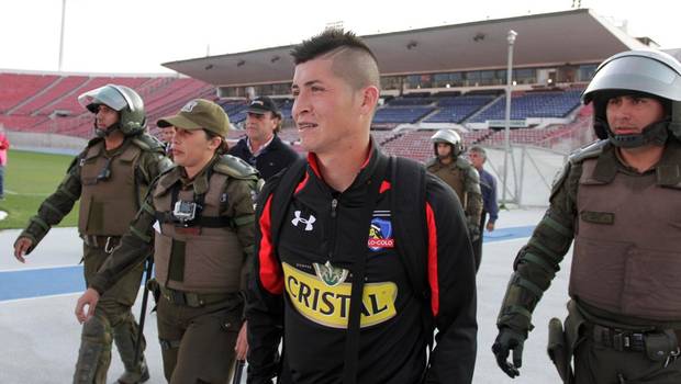 Un joueur de Colo Colo arrêté après avoir piétiné un drapeau
