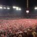 Les fans envahissent le terrain à Cologne pour la montée