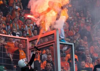 Vidéo : Un supporter transformé en torche humaine