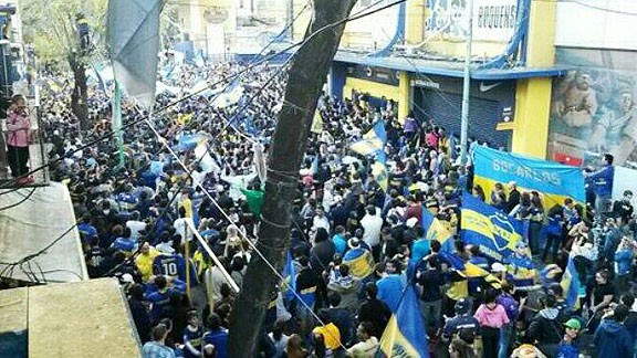 5.000 fans de Boca Juniors manifestent pour Riquelme