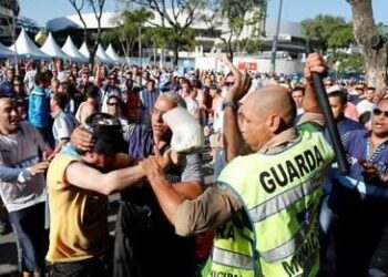 Affrontements entre barras à l’extérieur du Maracanà