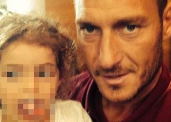 Totti croise par hasard la fillette malade dont il a payé les soins