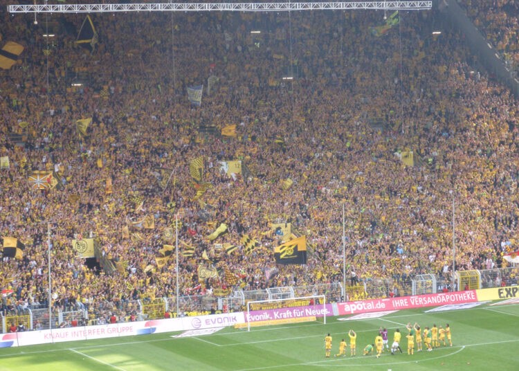 Dortmund : Des supporters luttent contre l’extrême droite