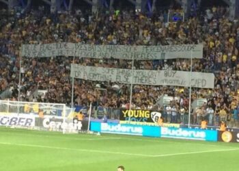 Les supporters roumains soutiennent les Bad Blue Boys