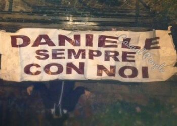 Les Napolitains ont volé une banderole de soutien à De Santis