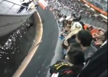 Accusé d’être pour Gimnasia, un supporter se jette dans la fosse