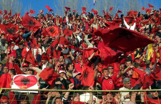 2000 supporters albanais attendus en Serbie