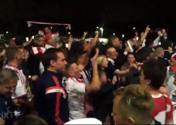 Les supporters écossais acclamés par leurs homologues polonais