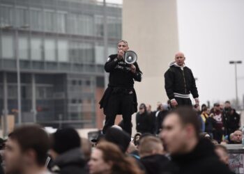 La seconde manifestation des hooligans contre les salafistes très encadrée