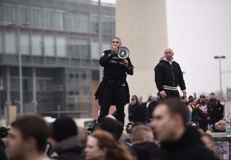 La seconde manifestation des hooligans contre les salafistes très encadrée