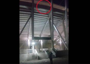 Un supporter de Belgrano chute des tribunes et meurt