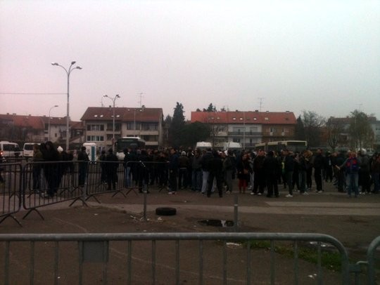 Ils ne jouent pas le match en solidarité avec les supporters bloqués à l&rsquo;extérieur