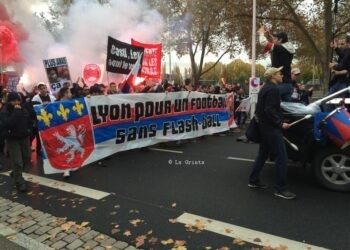 Revivez la manifestation anti-flash-ball à Lyon