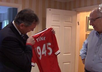 Manchester United rend hommage à son plus vieux supporter