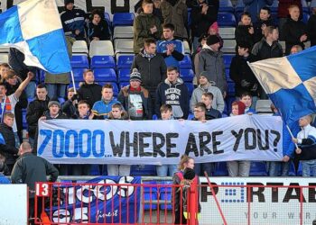 Oldham : Des supporters affichent leur soutien à Ched Evans