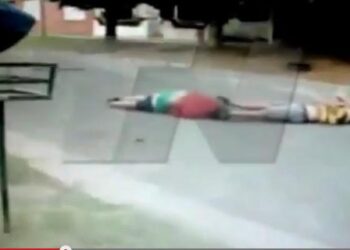 Deux supporters de Boca chutent d’un camion