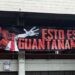 Les ultras du Rayo Vallecano habillés en prisonniers au stade
