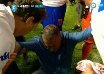 L’entraîneur de Tigre touché par un projectile contre Rosario Central