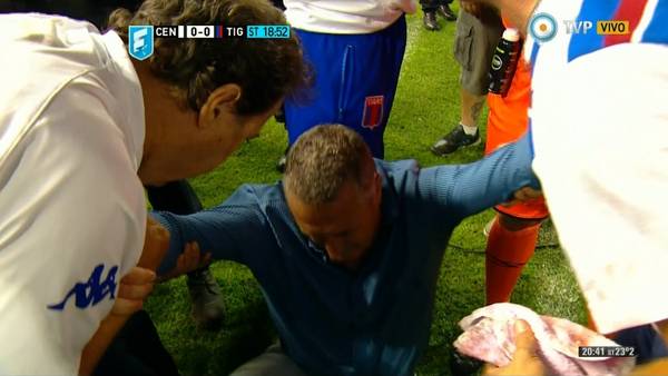 L’entraîneur de Tigre touché par un projectile contre Rosario Central