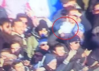 Icardi donne son maillot aux supporters qui lui rendent