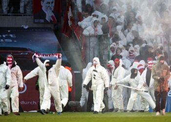 FC Cologne : 200 000 euros d’amende et trois matchs de huis clos partiel