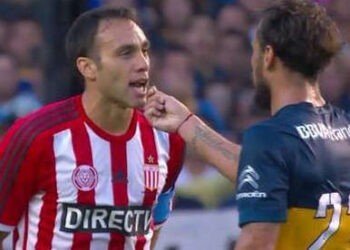 Osvaldo marque et nargue son adversaire