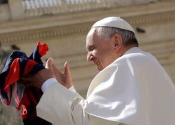 Un maillot de San Lorenzo lancé au pape pendant l’audience