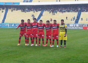 Une équipe bolivienne débute avec 7 joueurs sur le terrain