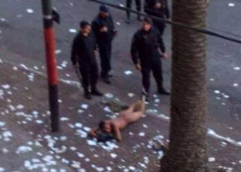 Un fan de Central déshabillé en marge du derby de Rosario