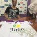 Espagne : Un joueur arrive à sa présentation officielle avec un tee-shirt de Franco
