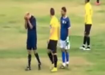 Insulté par le public, un arbitre tunisien fond en larmes