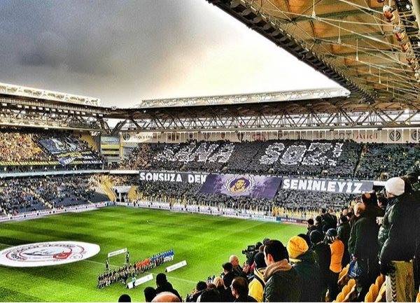 Top 10 : Les tifos du week-end