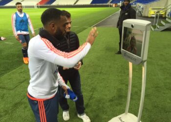 Des enfants hospitalisés connectés au Parc OL grâce à un robot