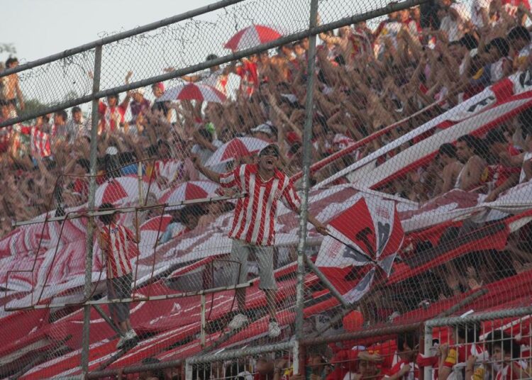 Clásico de Tucumán :  un mort et match suspendu