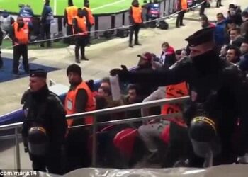 Les supporters de Chelsea menacés au gaz lacrymogène