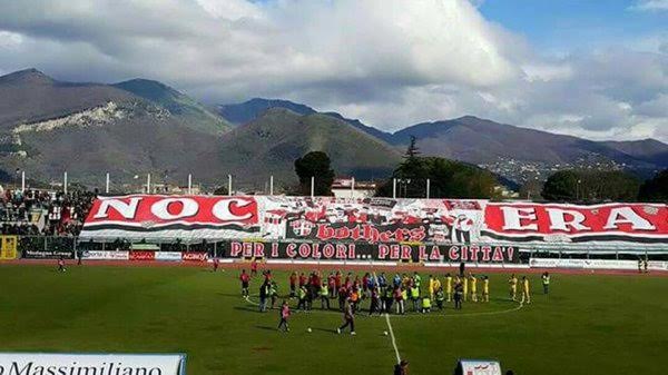 Top 10 : Les tifos du week-end