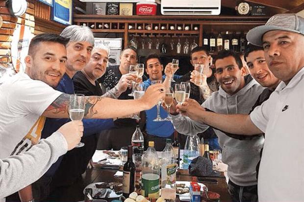 Boca : la photo de Tevez avec la barra fait polémique