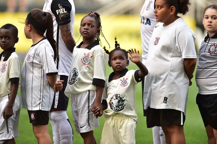 Le Corinthians invite 80 réfugiés dans son stade